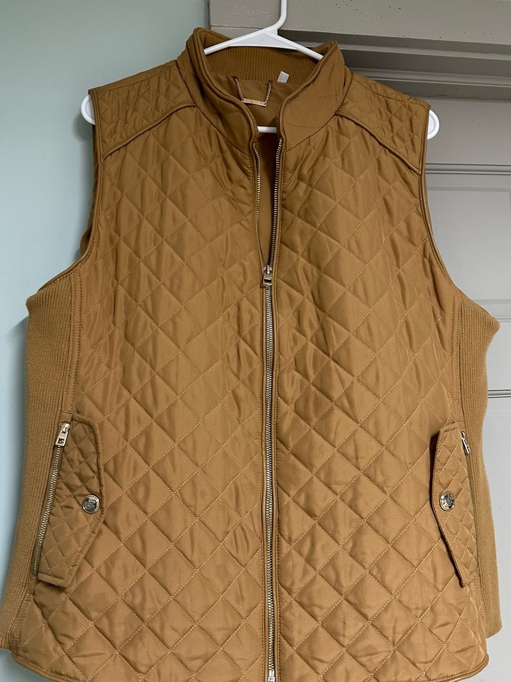 Chico’s Women’s XL Quilted Vest Brown Tan Gold Zip Pockets Ribbed Sides